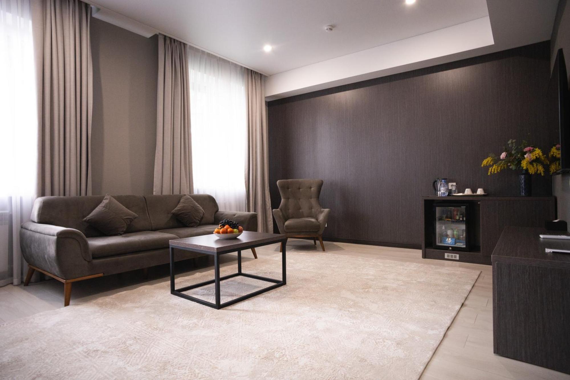 Resident Hotel Kazybek Bi Almatı Dış mekan fotoğraf